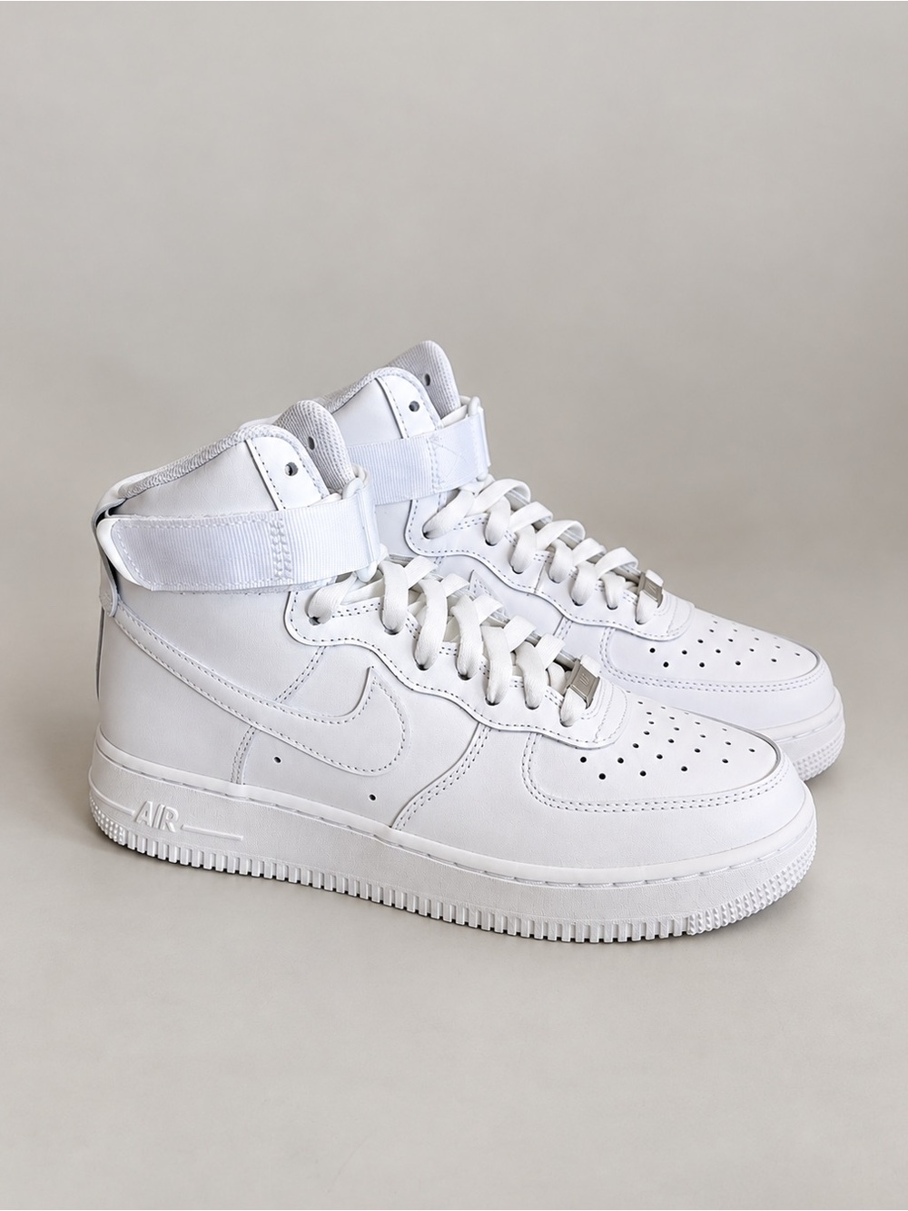 NIKE Air Force 1 High Triple White Sneakers Women’s 7.5 NIB